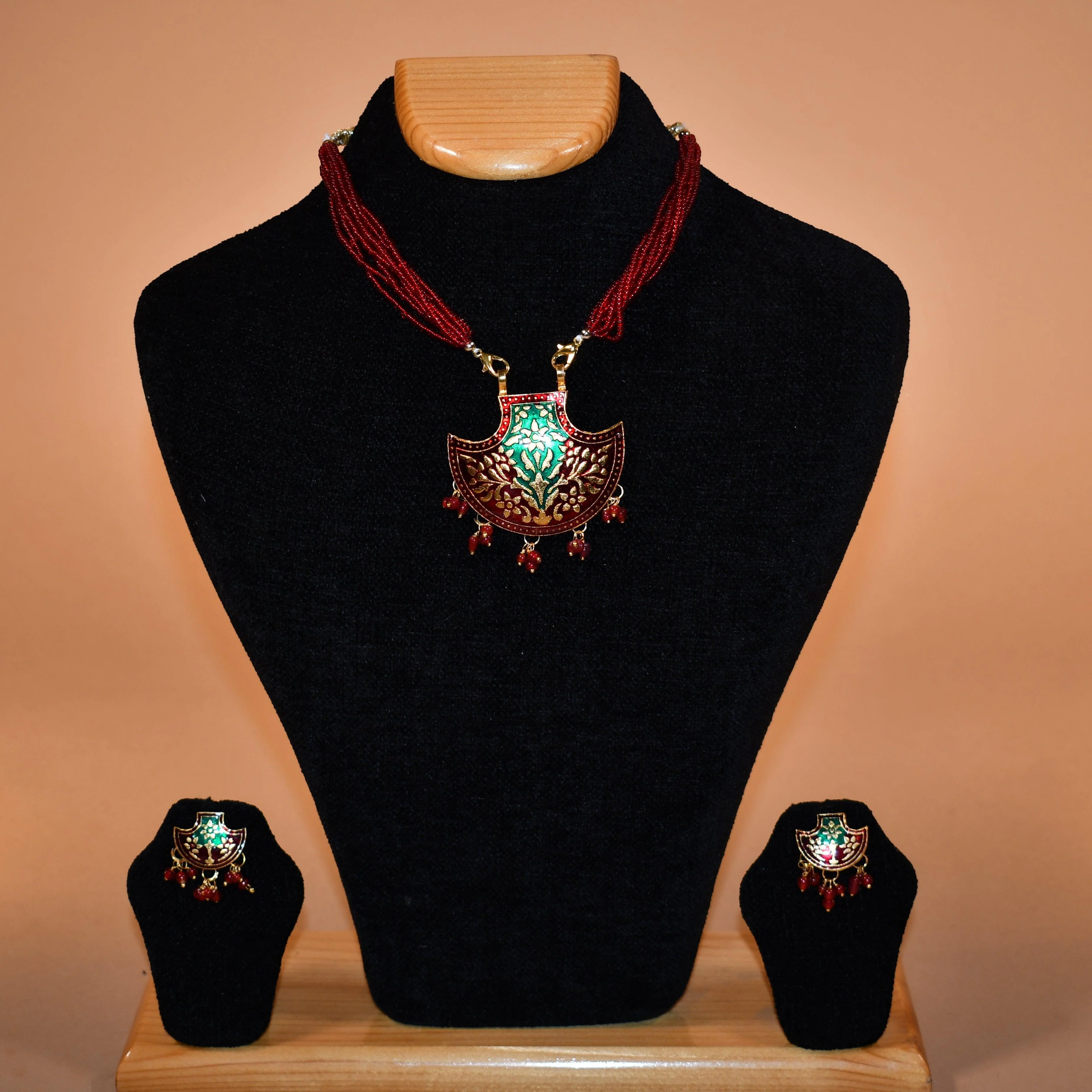 Shade of Red Anchor Shaped Necklace Set