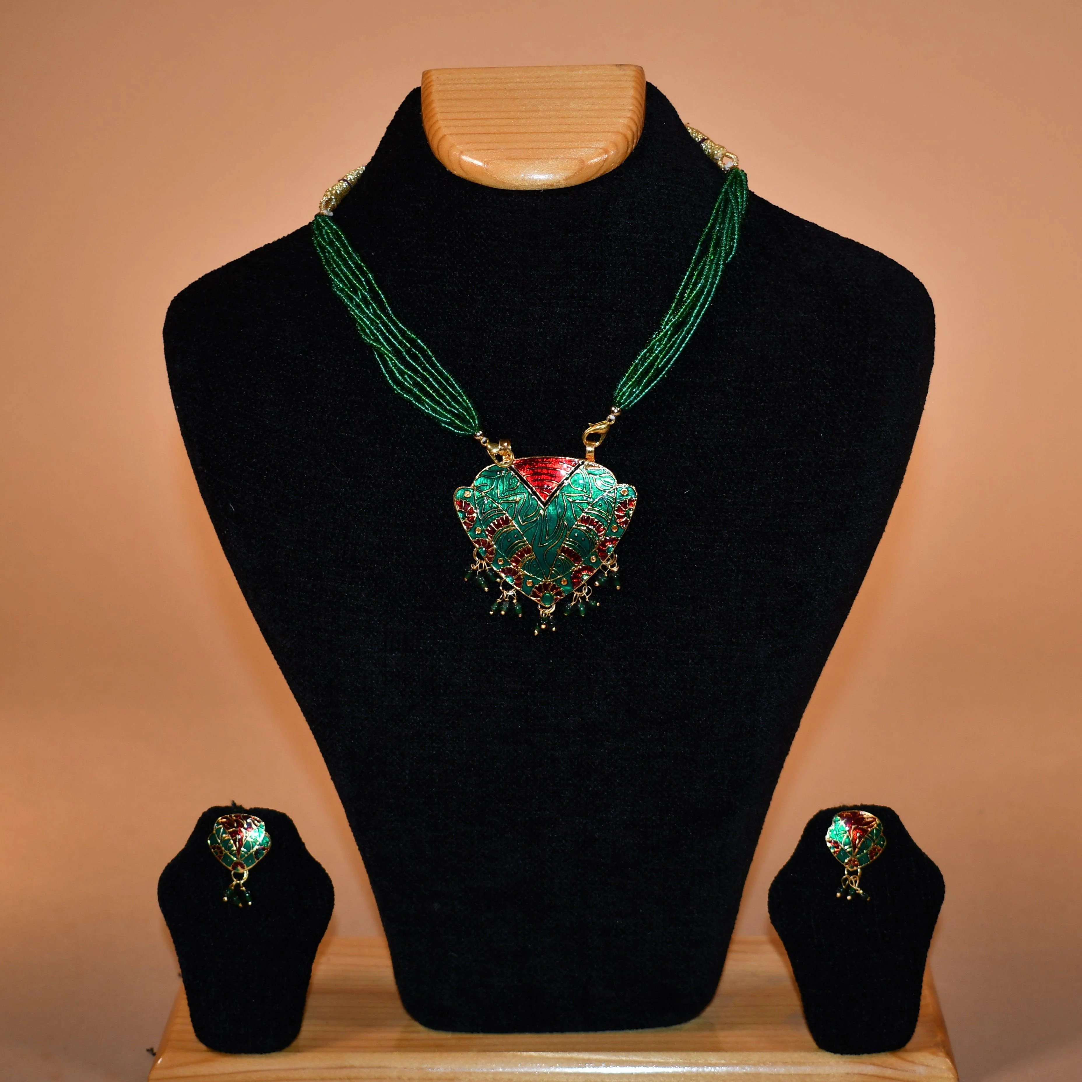 Green Heart Shaped Embellished Necklace Set